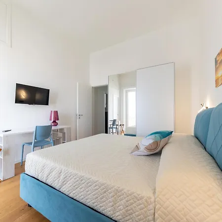 Roccamare - Comfort D'epoca E Vista Da Sogno Nel Cuore Di By Biz Apartment