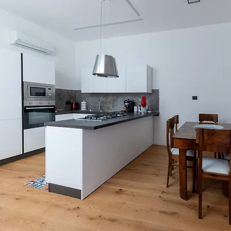 Apartamento Roccamare - Comfort D'epoca E Vista Da Sogno Nel Cuore Di By Biz
