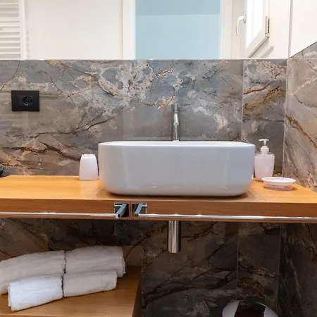 Roccamare - Comfort D'epoca E Vista Da Sogno Nel Cuore Di By Biz Apartmán